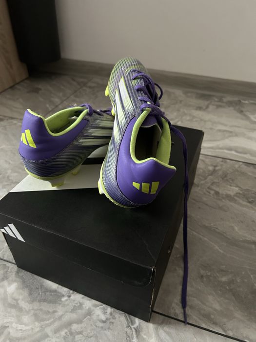 Vand ghete de fotbal f50