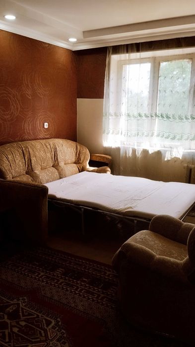 Сдам свою квартиру у метро БИЙ, семье без детей, в центре