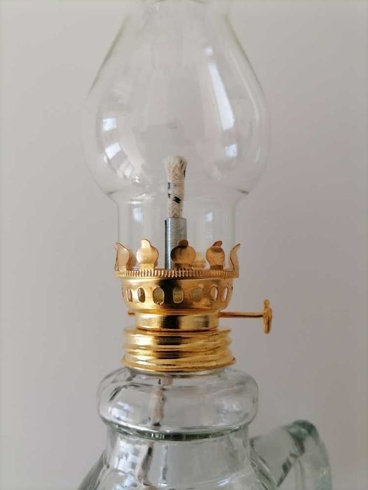 Стъклена газова лампа с фитил в ретро стил.