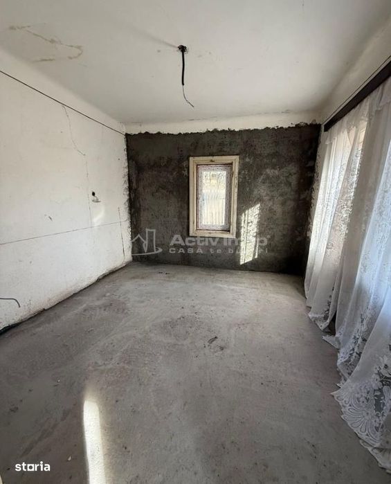 Casa individuala reconditionata partial-Teren 900 mp-Toate utilitatile