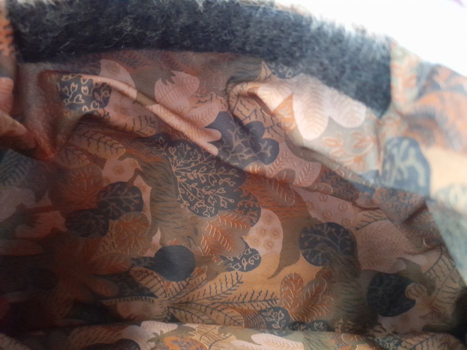 Пухена синя чанта