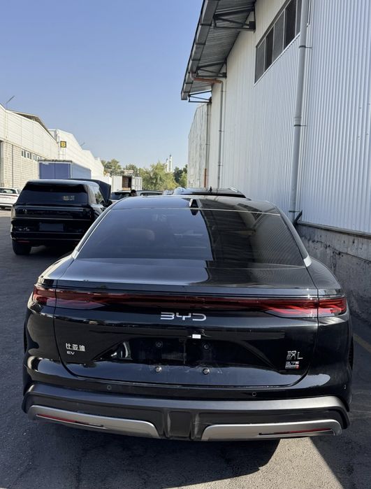 BYD HAN L 4WD 601 KM FULL 2.7Sekund