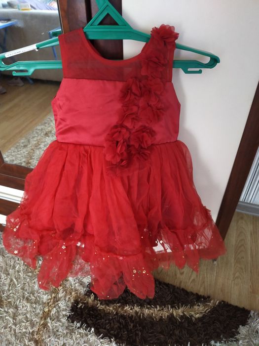 Продам платья новые