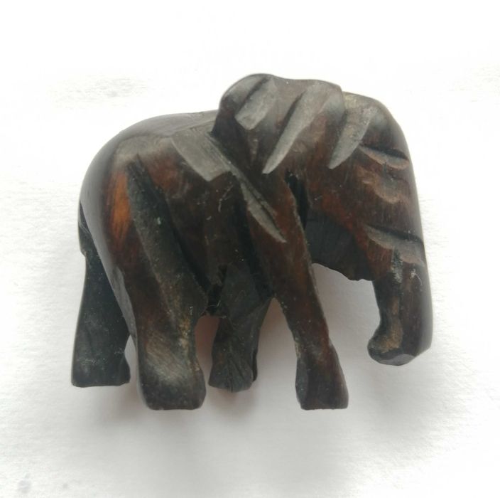 Baby elefant elefantel sculptura handmade de buzunar, din lemn abanos