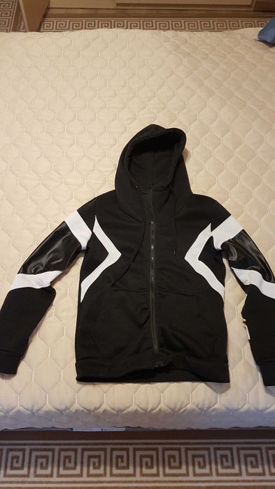 Стилно горнище с кожени елементи, М/L, 40 лв., Промо 35лв.