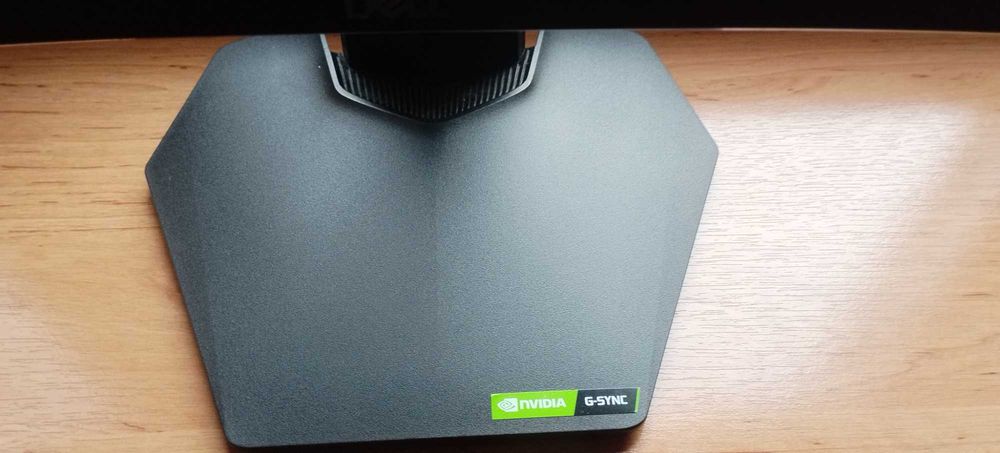 Продавам като нов извит геймърски монитор Dell S2721HGF-Гаранция