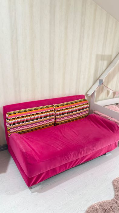 Розовый диван раскладной