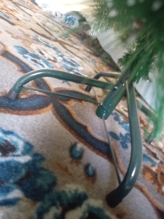 Yangi yil archasi sotiladi