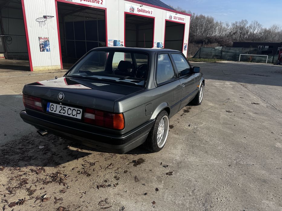 Bmw ursulet 1990 in doua usi