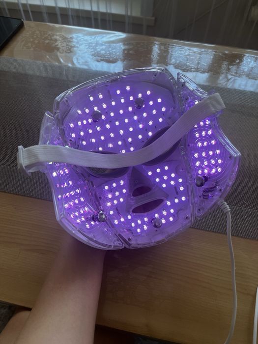 Светодиодная маска для лица