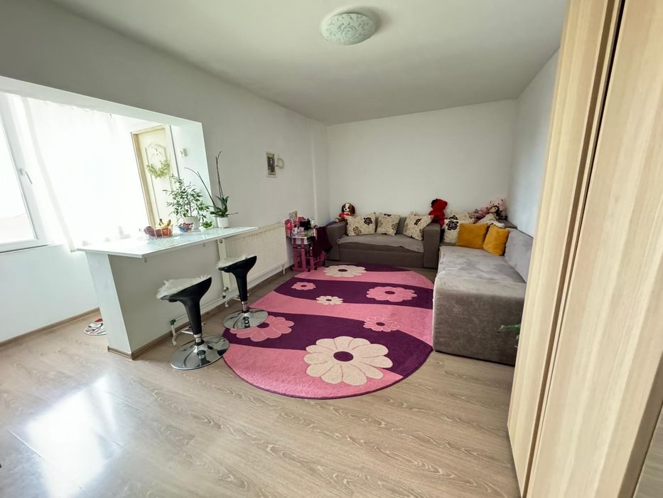Închiriez apartament