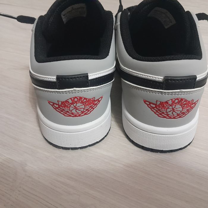 Nike Air Jordan 1 low "Light Smoke"