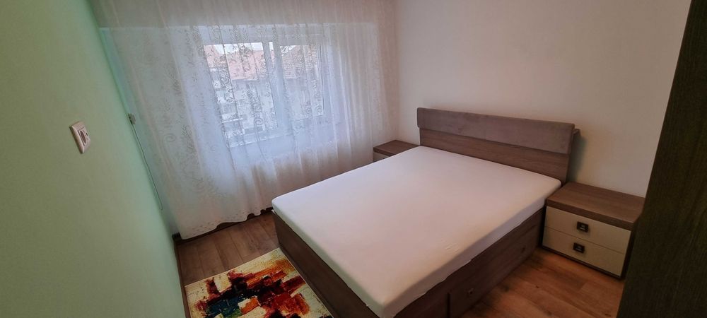 Inchiriez apartament 2 camere, bd-ul Traian, etaj 4, cu loc de parcare