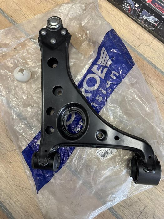 ляв и десен  носач CHEVROLET TRAX; OPEL MOKKA / MOKKA X 1.4-1.8 06.12-