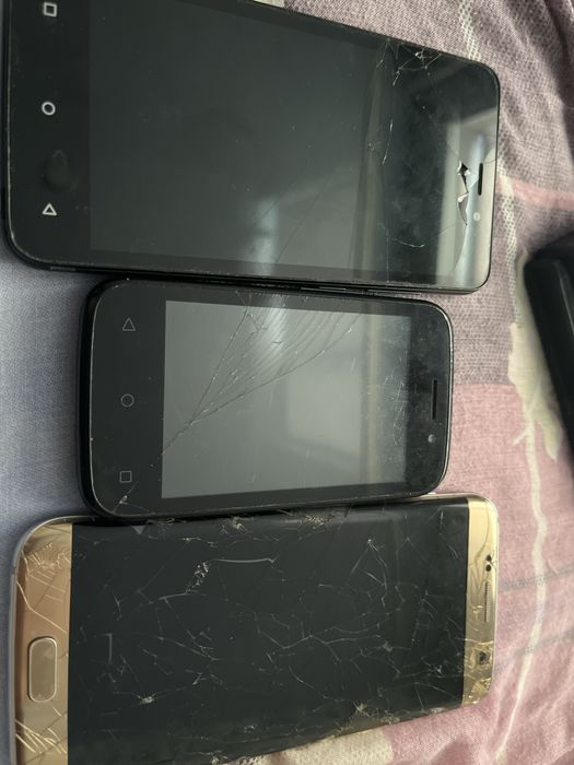 Продам 3 телефона не рабочих