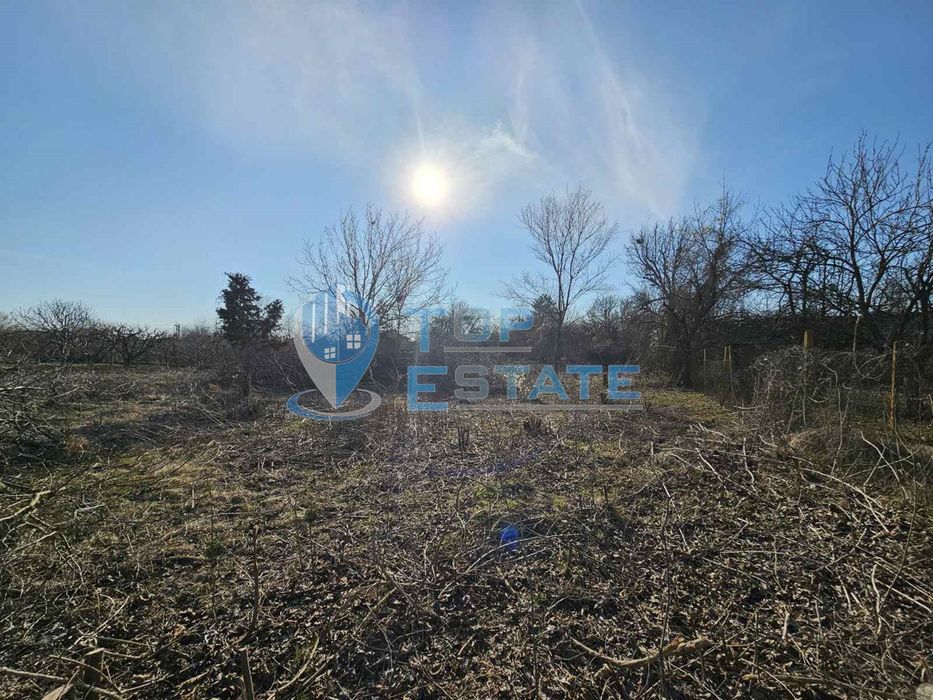 Голям парцел в регулация в село Козаревец, община Лясковец, област Ве