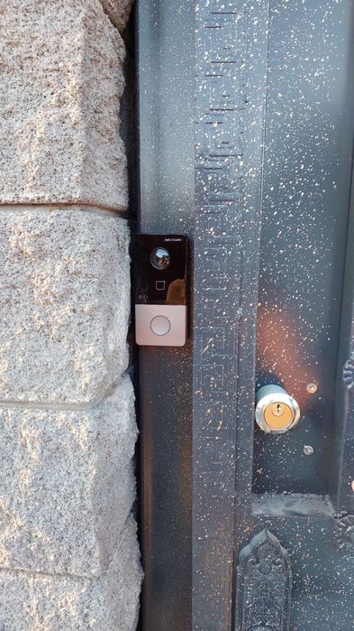 Монтаж видеокамер и домофона