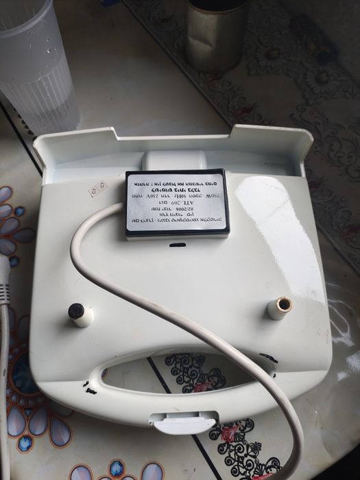 Продам бутербродницу (сендвичницу) не дорого