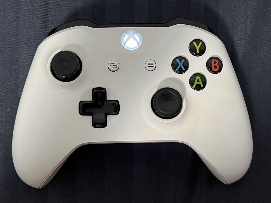Pachet Gaming: Joystick Xbox One (Model 1708) + Jocuri Xbox + GTA V PS4