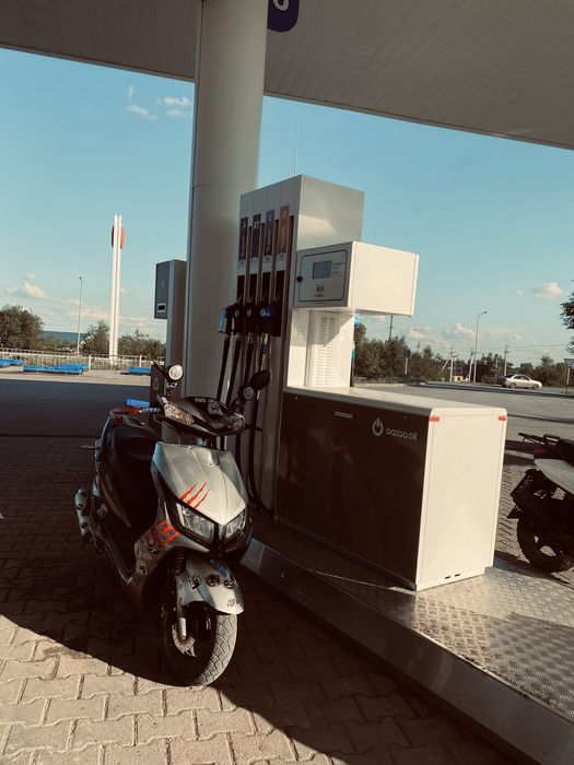 В продаже м8 серый цвет