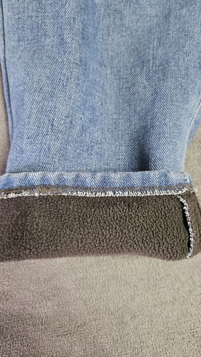 Продам джинсы на девочку