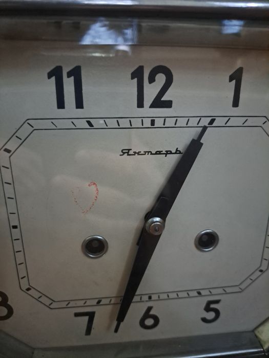 Старинные часы Янтарь