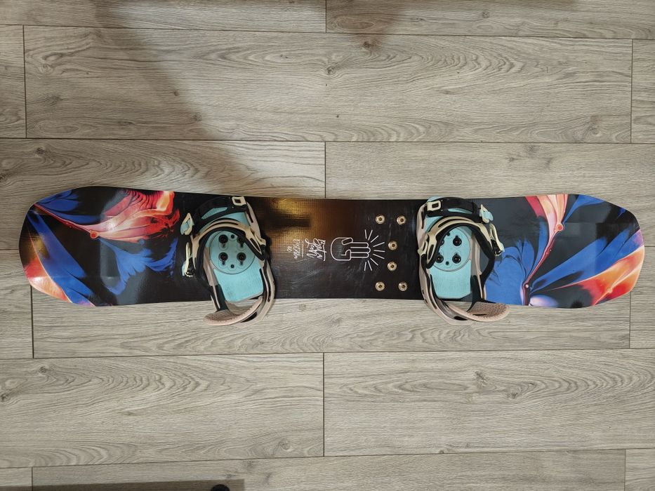 Vând placa snowboard Bataleon Distortia și legături Switchback Static