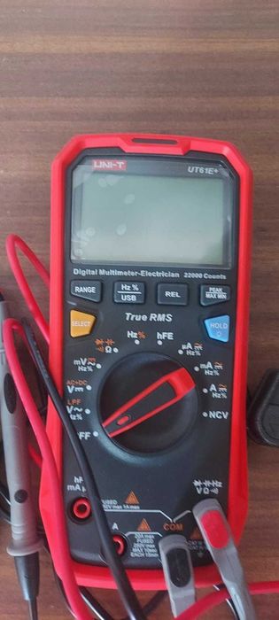 Продам мультиметр UNI-T UT61E