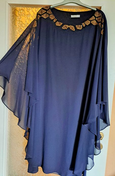 Елегантна тъмносиня рокля