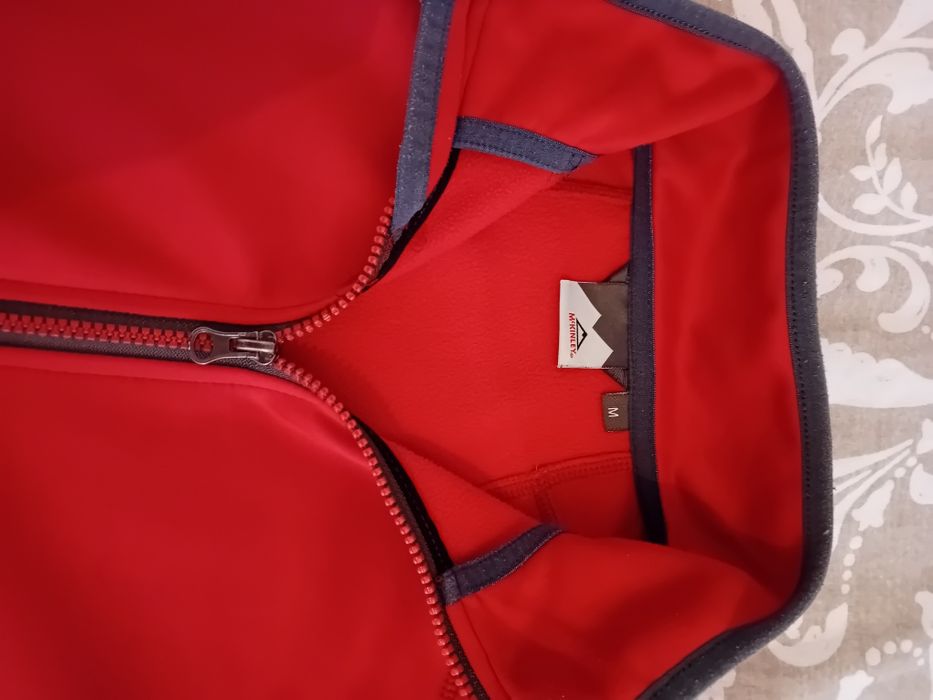 Vând bluze Meindl, marime M, impecabile