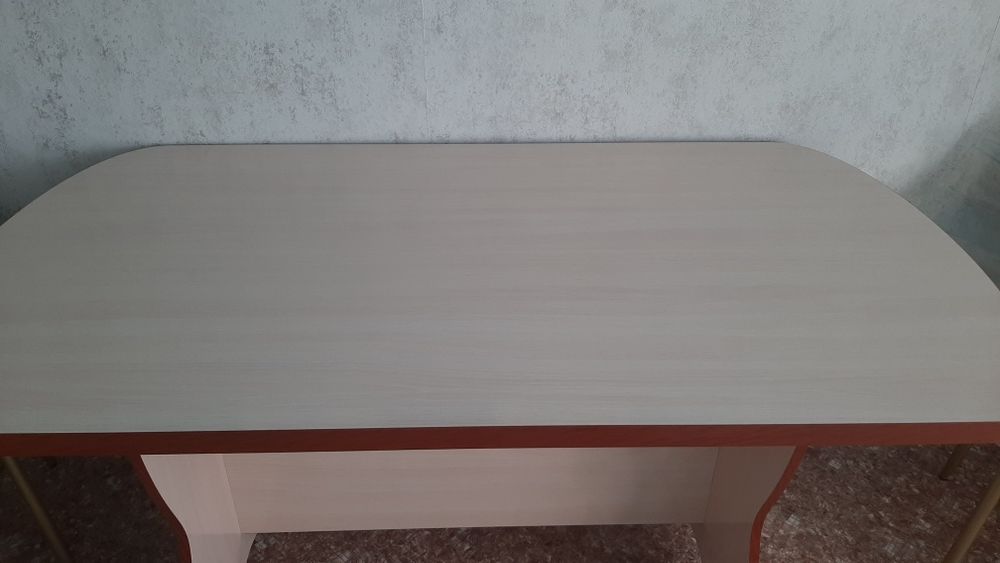 Продам обеденный стол