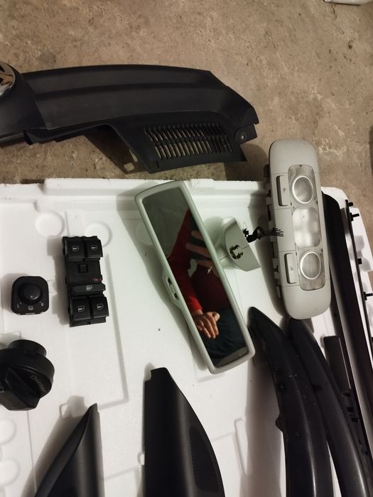 Dezmembrez piese caroserie - ornamente vw golf 5