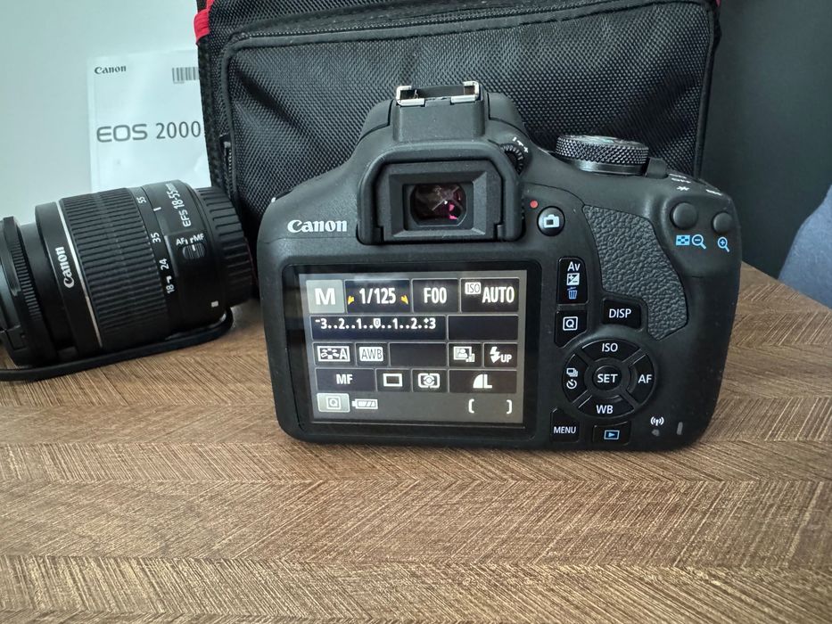 Фотоапарат Canon EOS 2000D