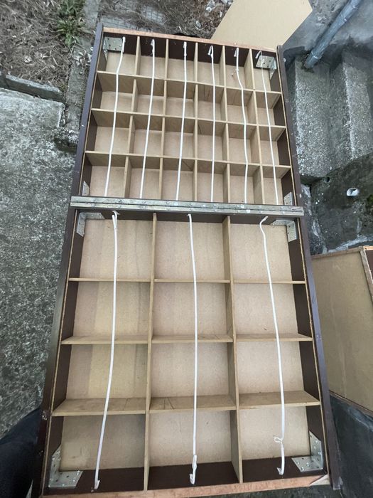 Куфар за продажба на мартеници