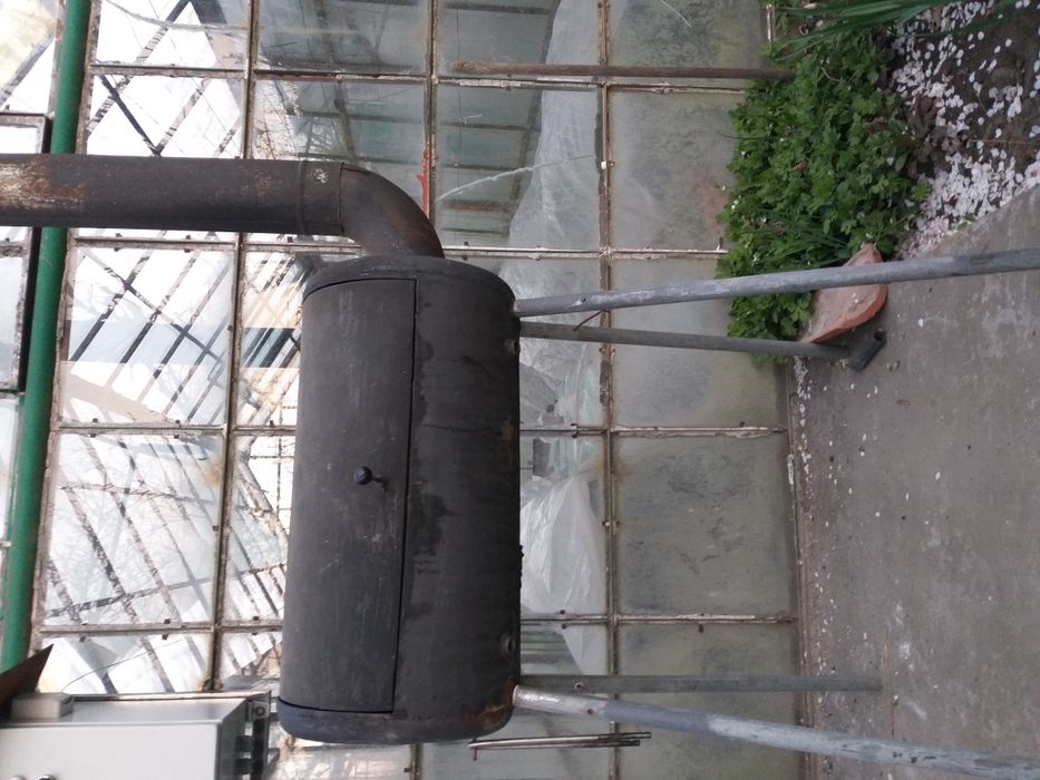 Барбекю скара на дървени въглища за печене  на жар с леко опушване