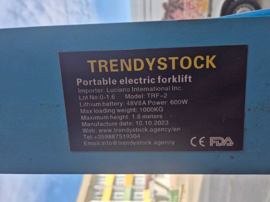 високоповдигач стакер