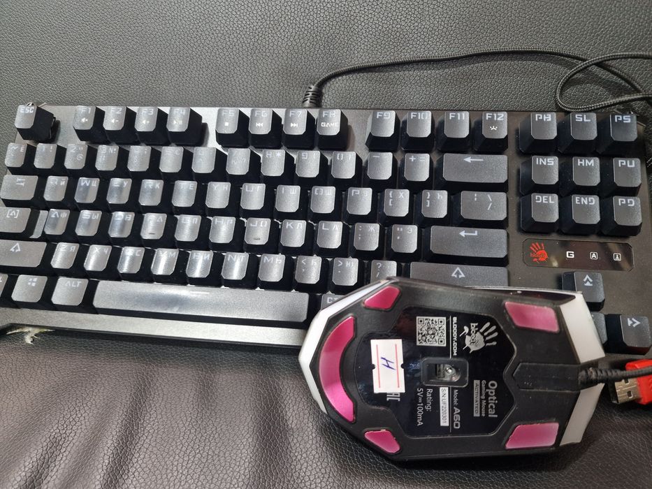 Bloody klaviatura mouse komplekt yaxshi holatda