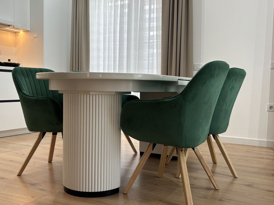 Masa de dining extensibila ovala si 4 scaune