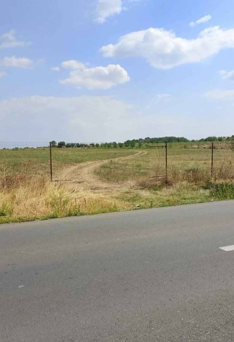 Se vinde teren 21700m²