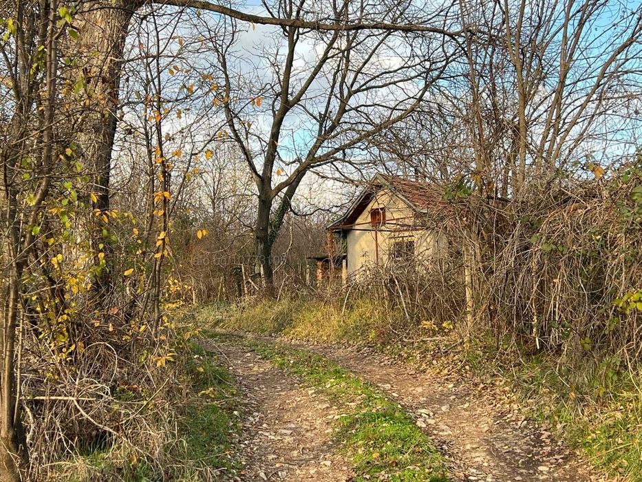 3 Дка Парцел с 2 Къщи във Вилна Зона на Казанлък "Старите Лозя"