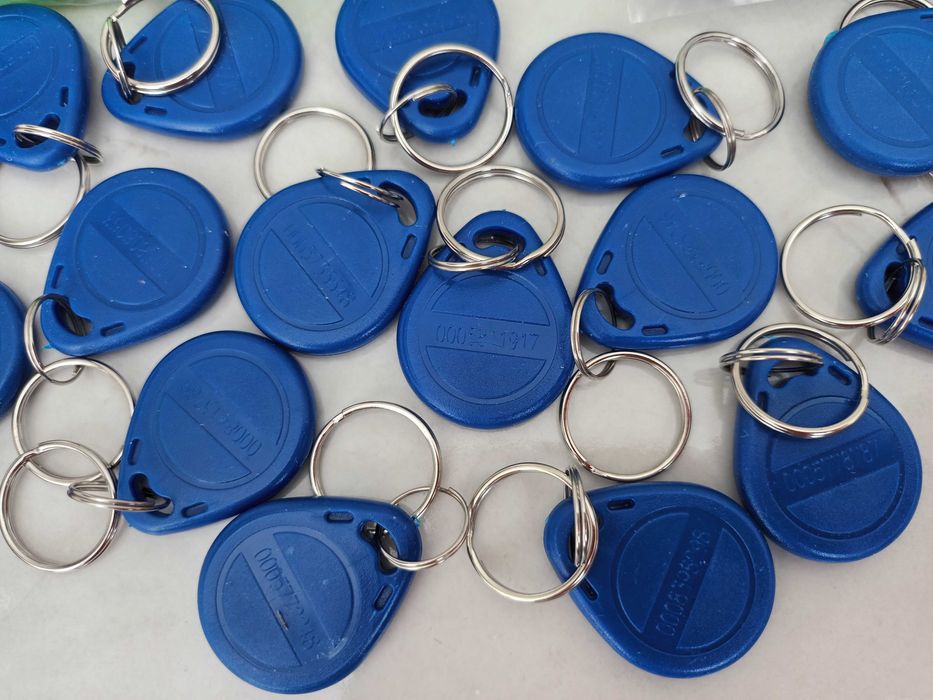 Чипове с код,Access control,за входна врата,асансьор,бариера,кит 100бр