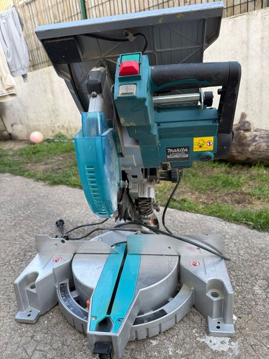 Vind ferăstrău circular combinat (de bază și de masă) Makita LH1201FL.