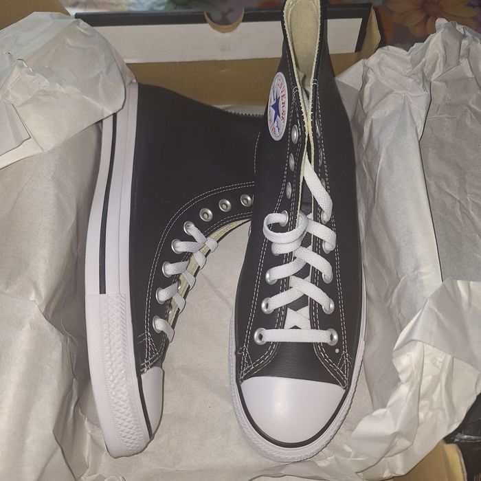 Converse piele negri