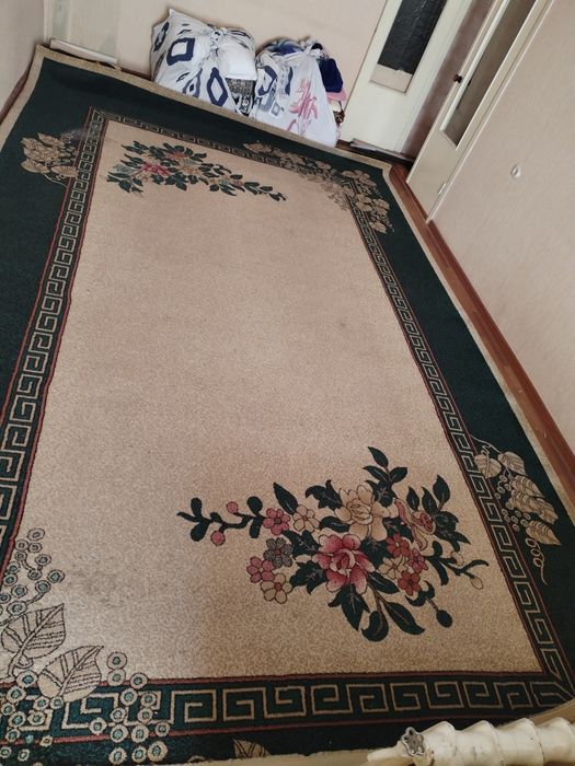 Ковер 3 на 5 есть небольшой дефект