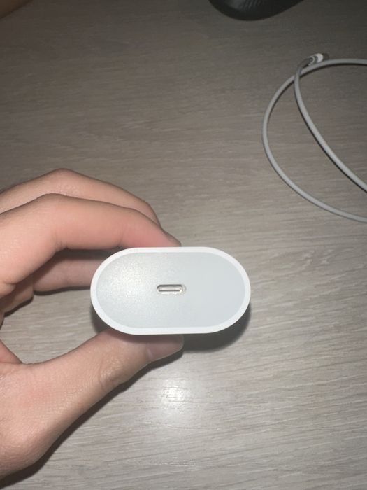 Продам зарядку на айфон
