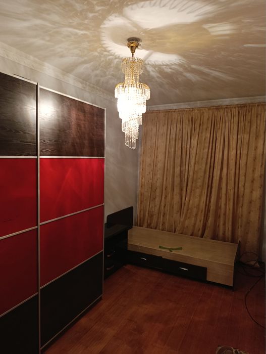 Икки хонали квартира сотилади.