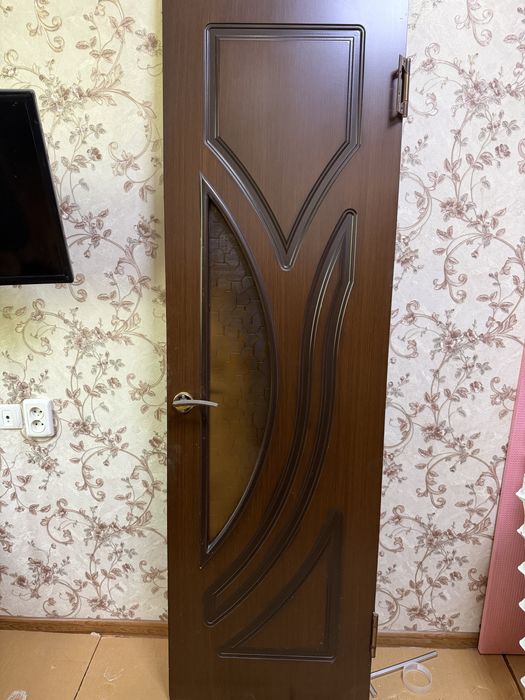 Taxta eshik sotiladi