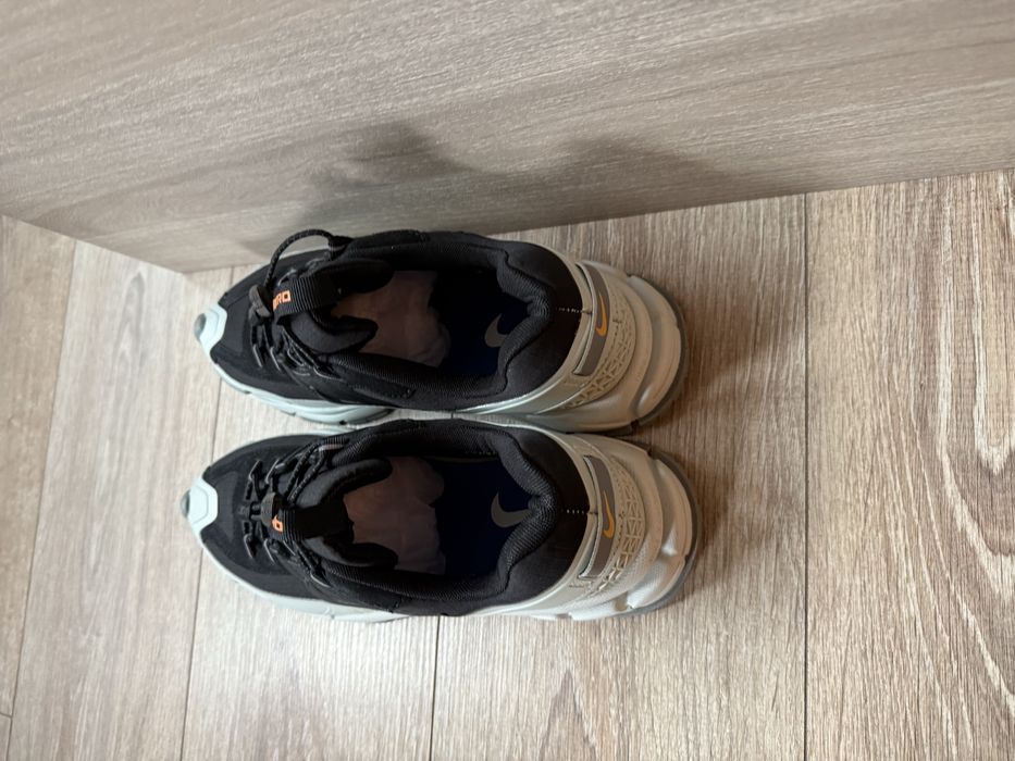 Nike Vomero Roam Black and White