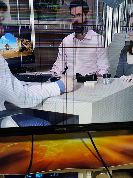 Продавам тв Hitachi