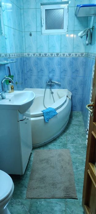Vând apartament 2 camere decomandat, situat în zona Micro 13